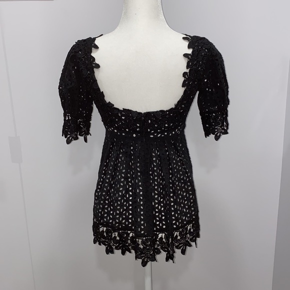 Flower Lace Eyelet Top - Picture 3 of 5